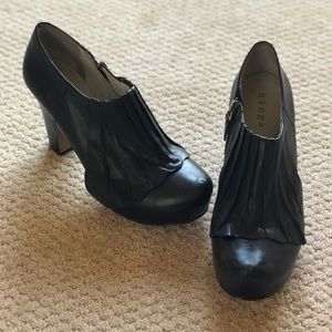 hinge • black booties